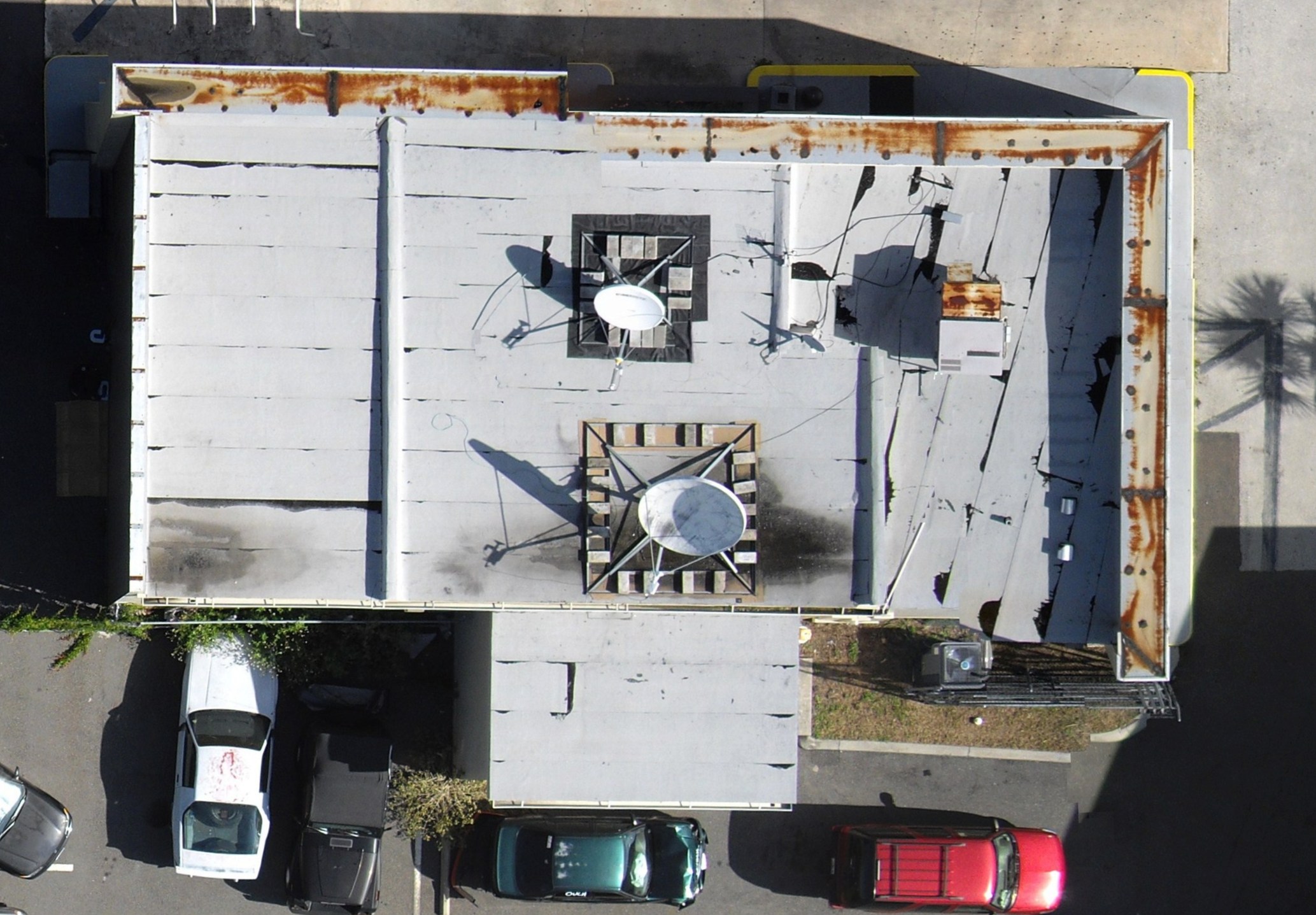 inspecting a roof using a uav