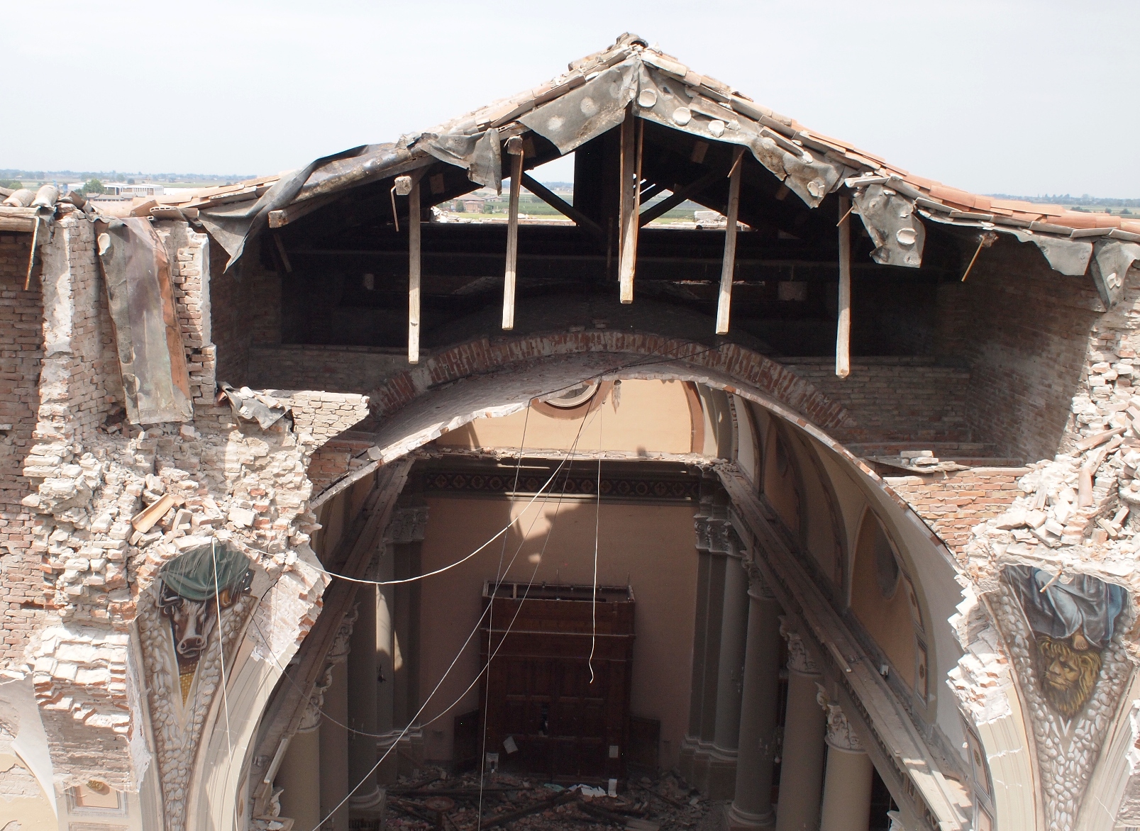 earthquake damage, Italy